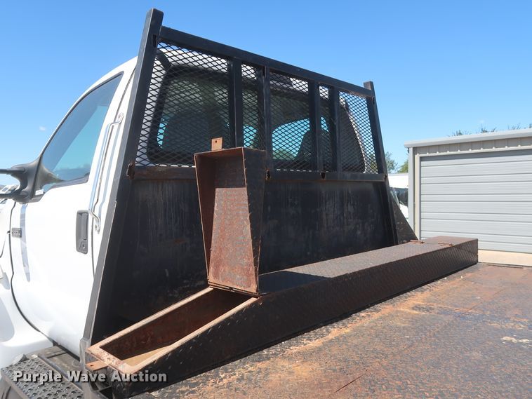 image for item HJ9409 2008 Ford F650 Super Duty XL  flatbed truck