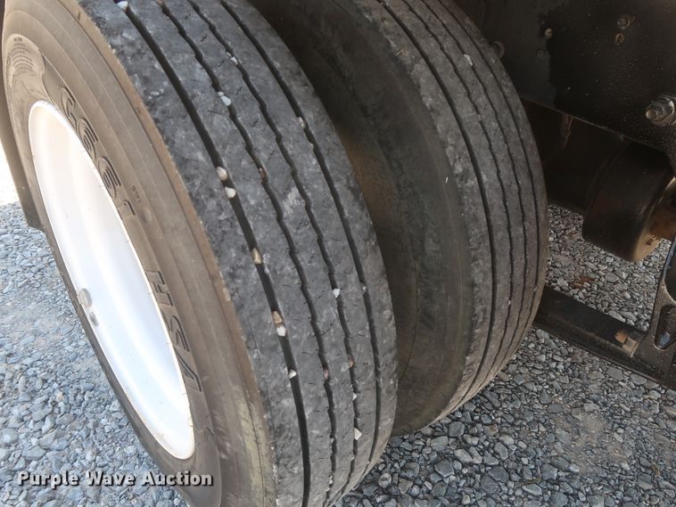 image for item HJ9409 2008 Ford F650 Super Duty XL  flatbed truck