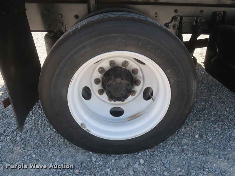 image for item HJ9409 2008 Ford F650 Super Duty XL  flatbed truck