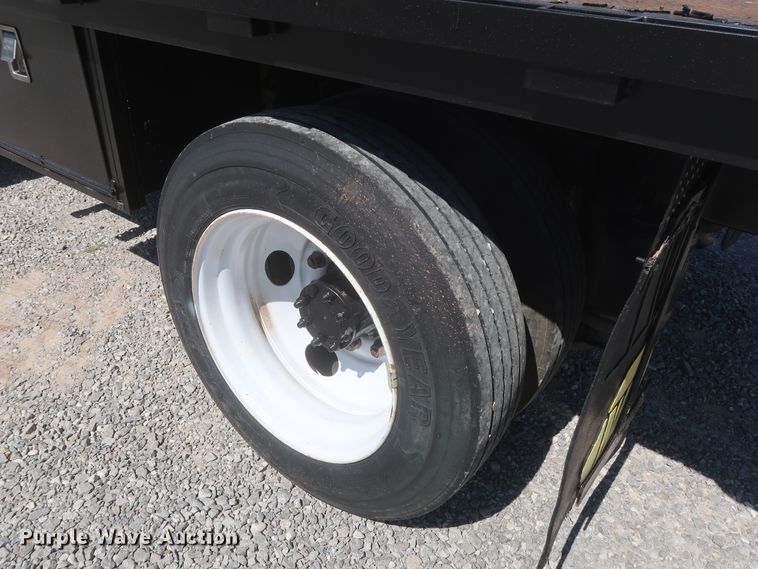 image for item HJ9409 2008 Ford F650 Super Duty XL  flatbed truck