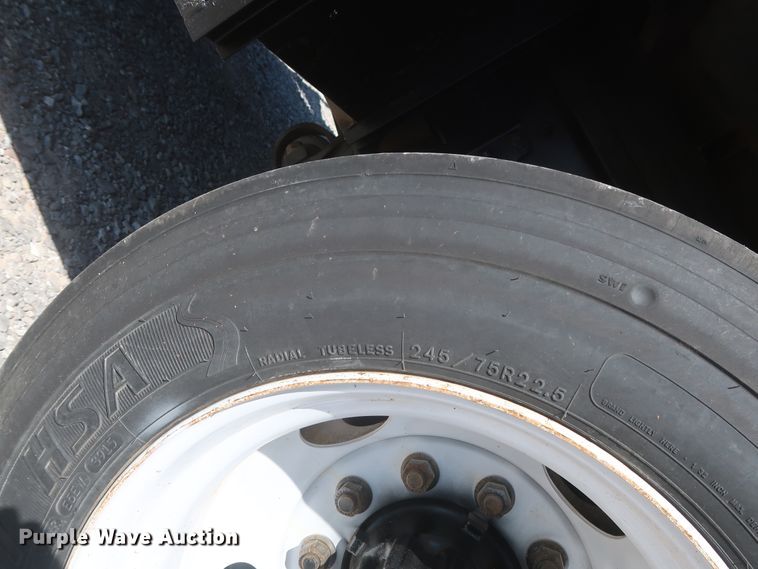 image for item HJ9409 2008 Ford F650 Super Duty XL  flatbed truck