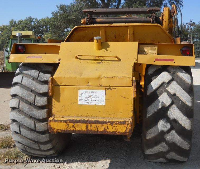 image for item HO9698 1979 John Deere JD762  elevating scraper