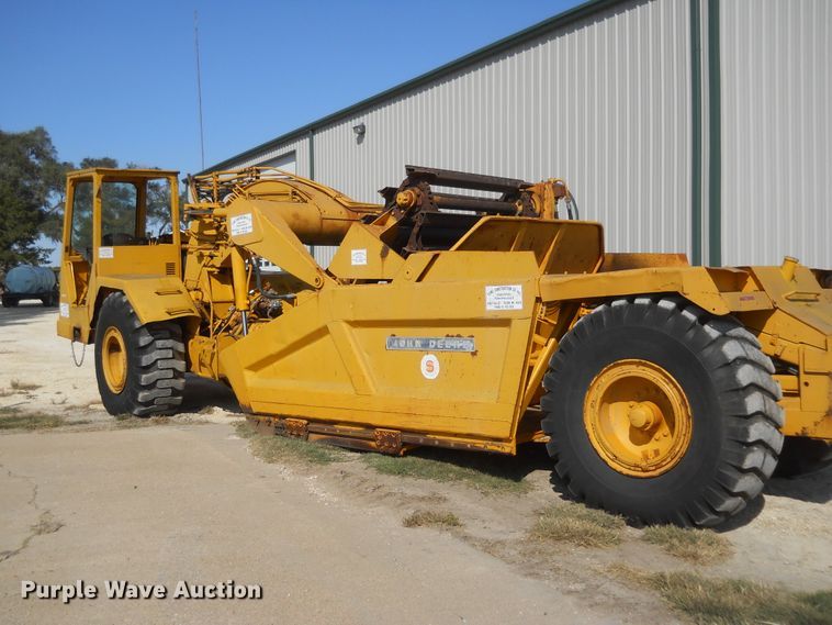 image for item HO9698 1979 John Deere JD762  elevating scraper