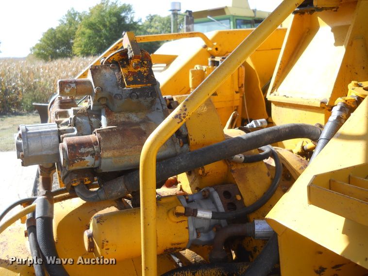 image for item HO9698 1979 John Deere JD762  elevating scraper