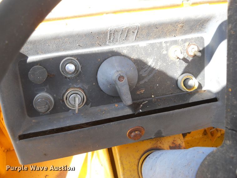 image for item HO9698 1979 John Deere JD762  elevating scraper