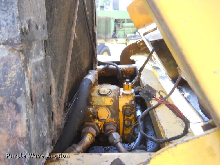 image for item HO9698 1979 John Deere JD762  elevating scraper