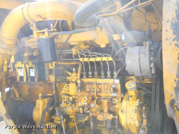 image for item HO9698 1979 John Deere JD762  elevating scraper