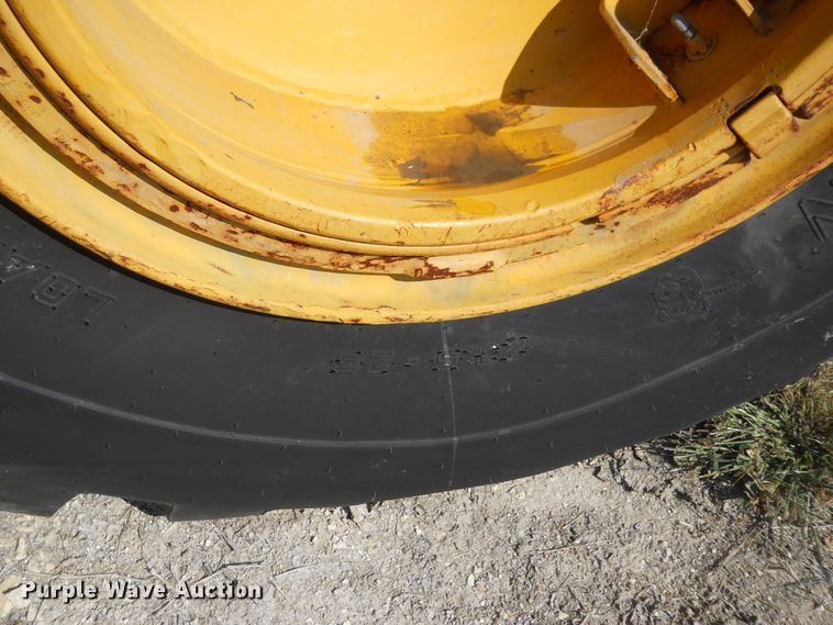 image for item HO9698 1979 John Deere JD762  elevating scraper