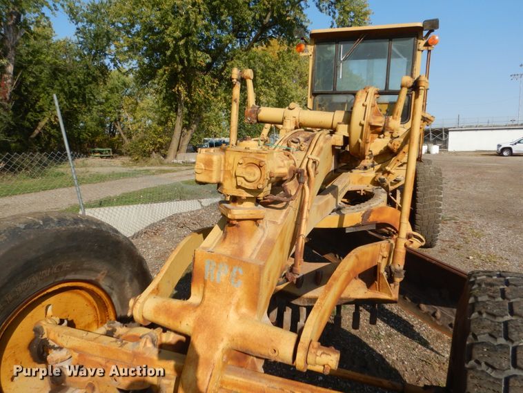 image for item HP9994 1961 Caterpillar 12E  rigid frame motor grader