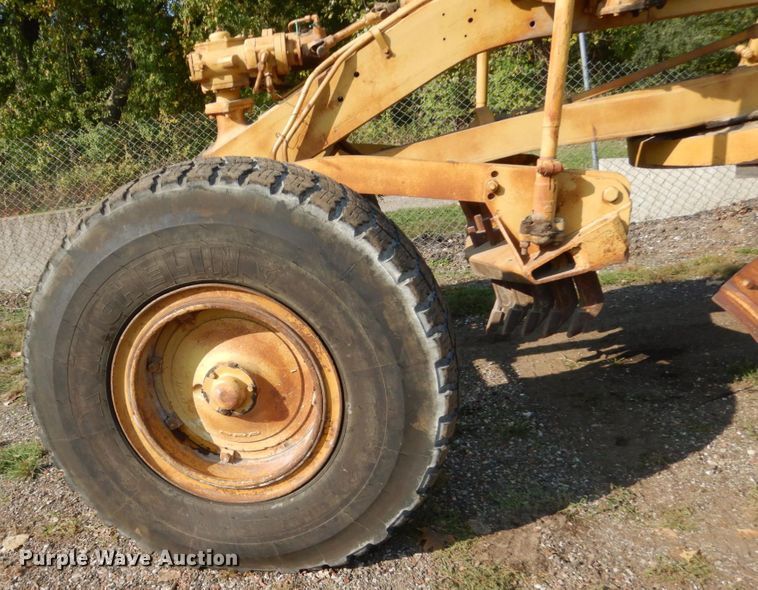 image for item HP9994 1961 Caterpillar 12E  rigid frame motor grader