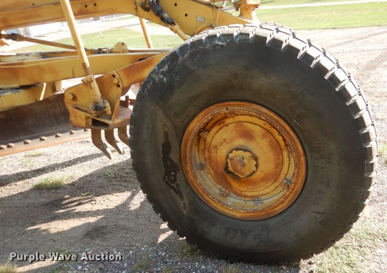 image for item HP9994 1961 Caterpillar 12E  rigid frame motor grader