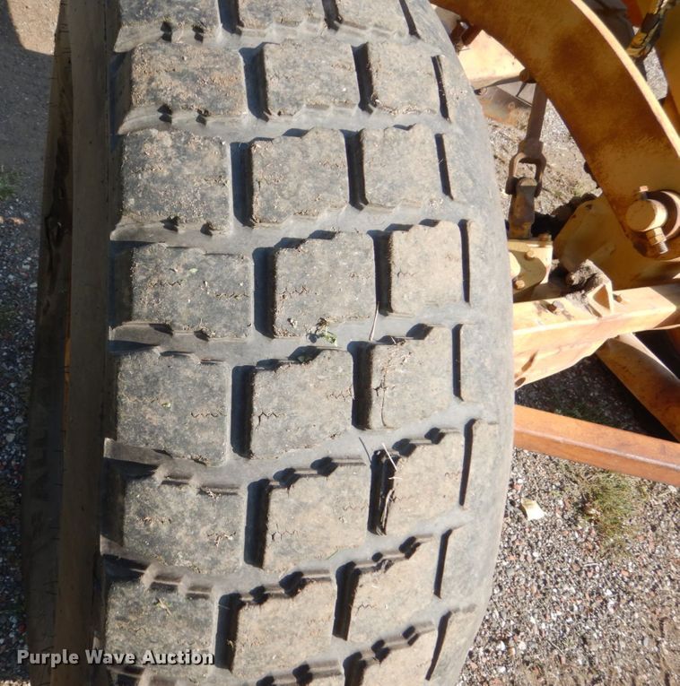 image for item HP9994 1961 Caterpillar 12E  rigid frame motor grader