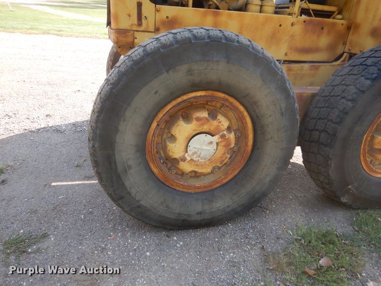 image for item HP9994 1961 Caterpillar 12E  rigid frame motor grader