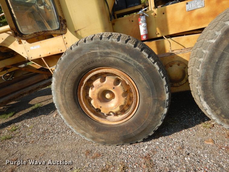 image for item HP9994 1961 Caterpillar 12E  rigid frame motor grader