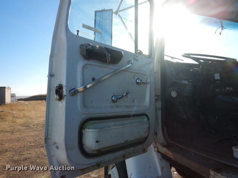 image for item HS9361 1985 Ford 9000  dump truck