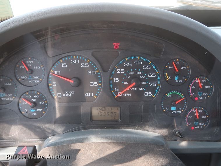 image for item HS9560 2003 International 7400  digger derrick truck