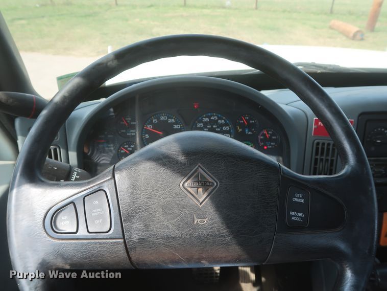 image for item HS9560 2003 International 7400  digger derrick truck