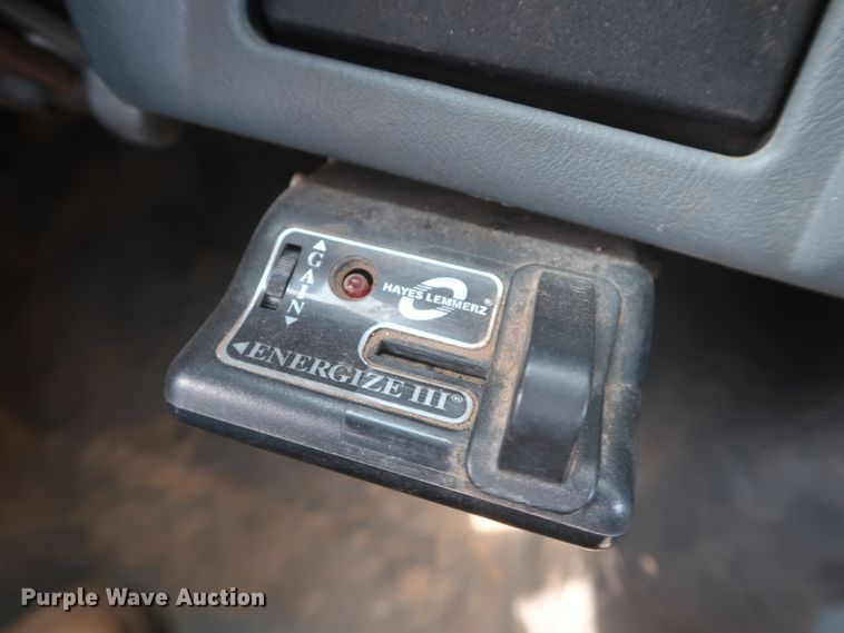 image for item HS9560 2003 International 7400  digger derrick truck