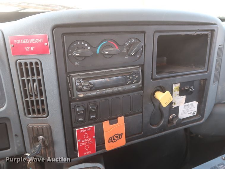 image for item HS9560 2003 International 7400  digger derrick truck