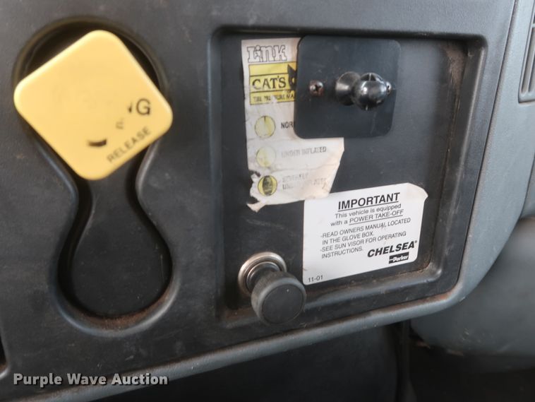 image for item HS9560 2003 International 7400  digger derrick truck