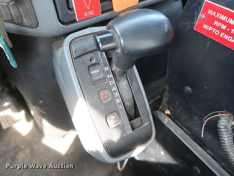 image for item HS9560 2003 International 7400  digger derrick truck