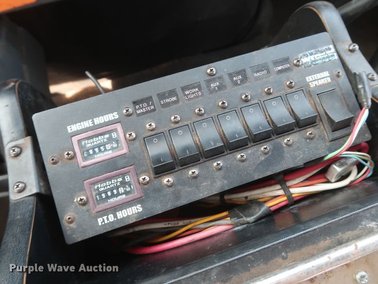 image for item HS9560 2003 International 7400  digger derrick truck