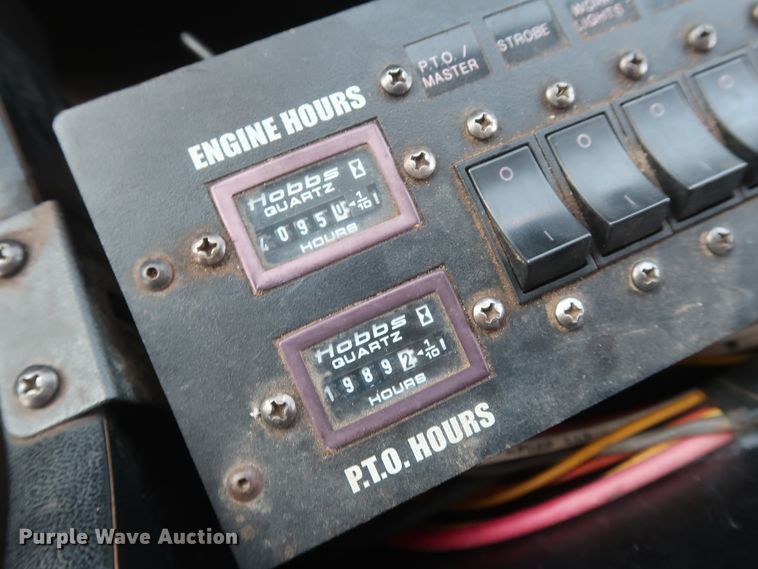 image for item HS9560 2003 International 7400  digger derrick truck