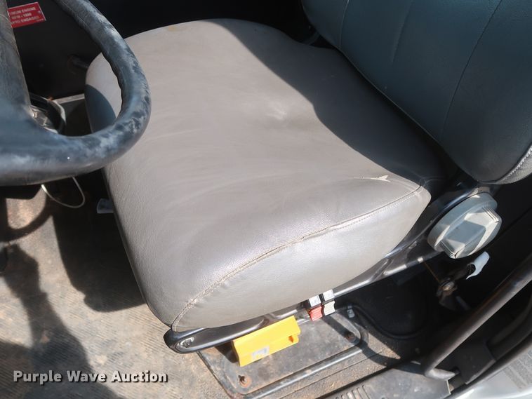 image for item HS9560 2003 International 7400  digger derrick truck