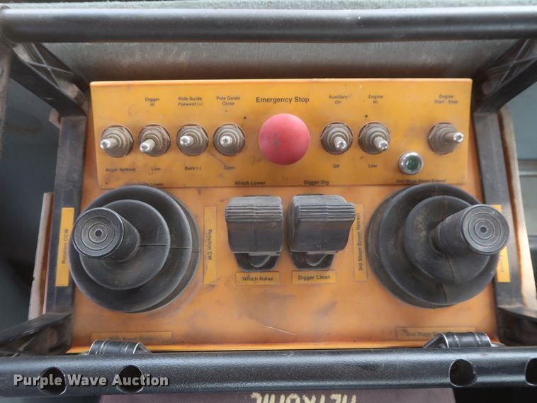 image for item HS9560 2003 International 7400  digger derrick truck