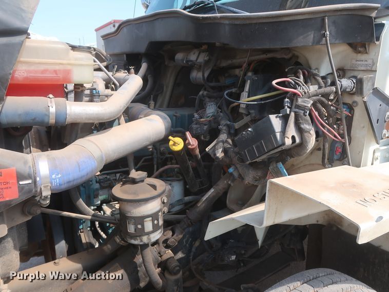 image for item HS9560 2003 International 7400  digger derrick truck