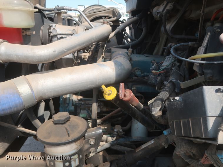 image for item HS9560 2003 International 7400  digger derrick truck