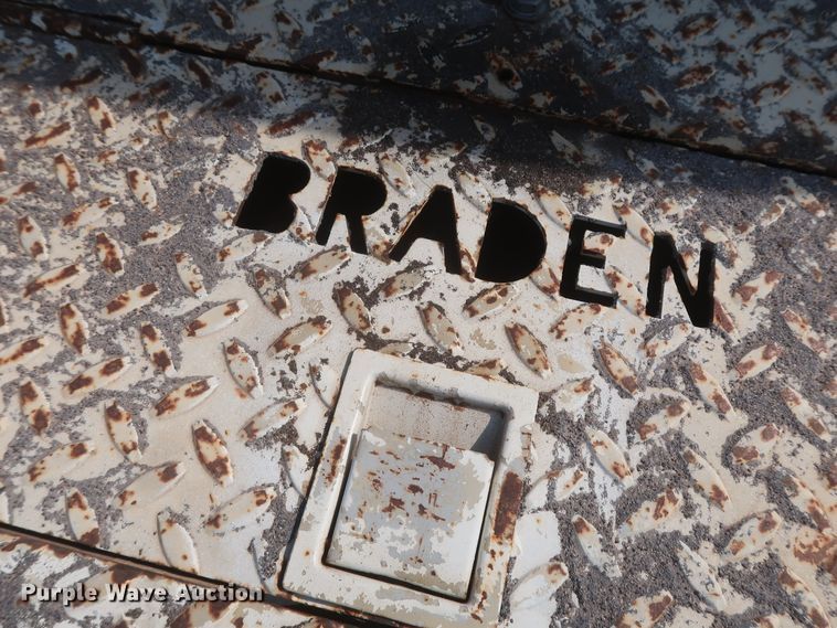 image for item HS9560 2003 International 7400  digger derrick truck