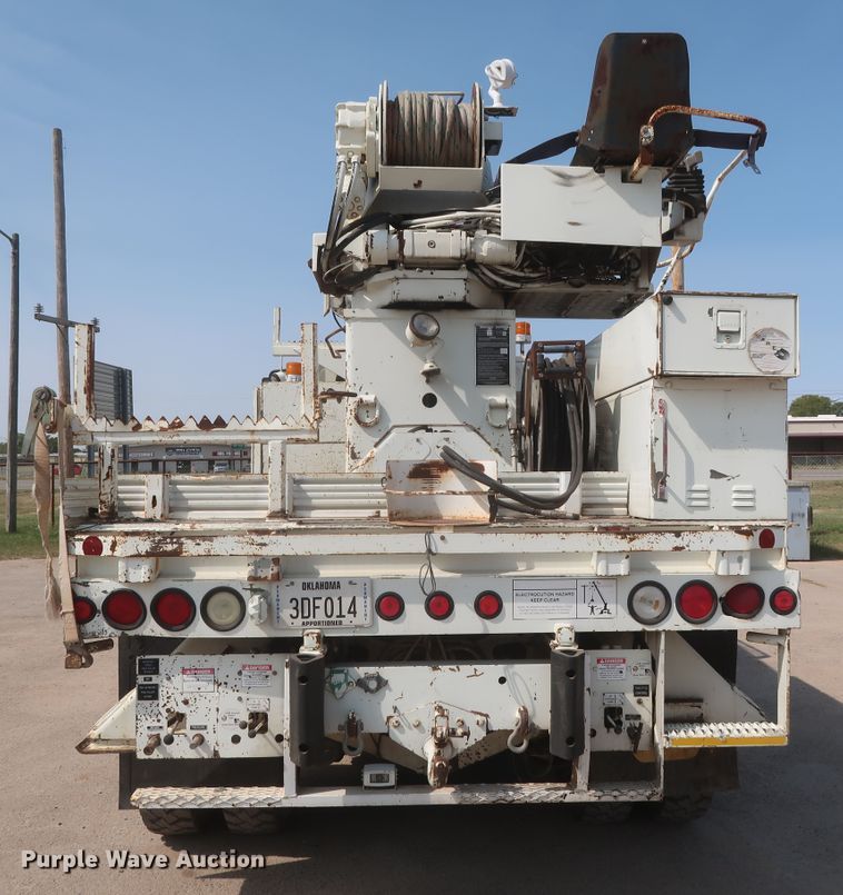 image for item HS9560 2003 International 7400  digger derrick truck