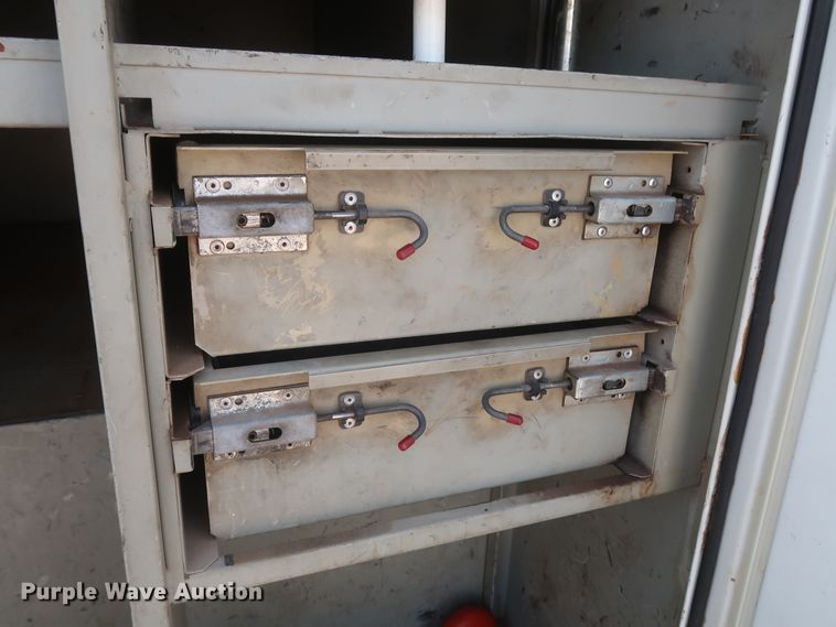 image for item HS9560 2003 International 7400  digger derrick truck