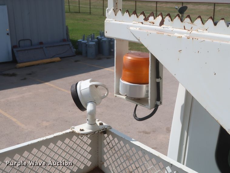 image for item HS9560 2003 International 7400  digger derrick truck