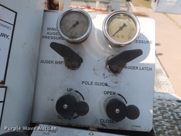 image for item HS9560 2003 International 7400  digger derrick truck