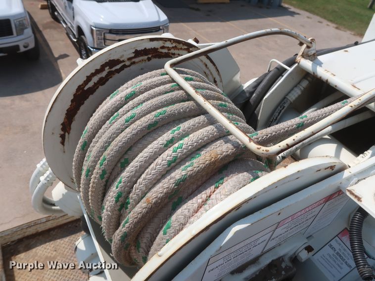 image for item HS9560 2003 International 7400  digger derrick truck