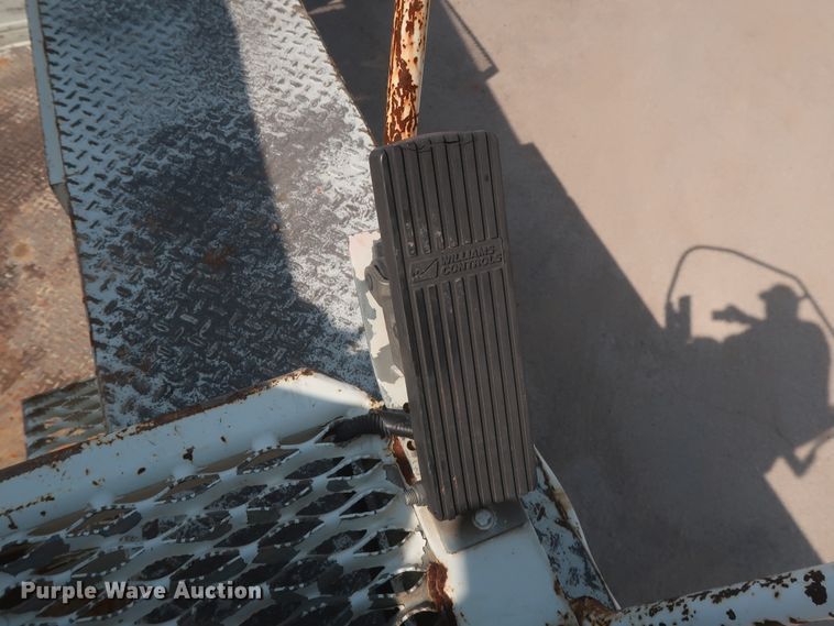 image for item HS9560 2003 International 7400  digger derrick truck