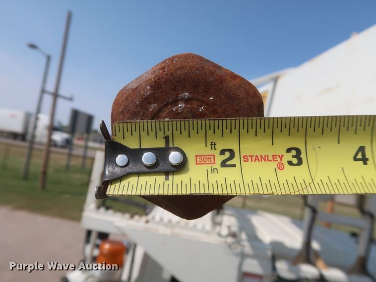 image for item HS9560 2003 International 7400  digger derrick truck