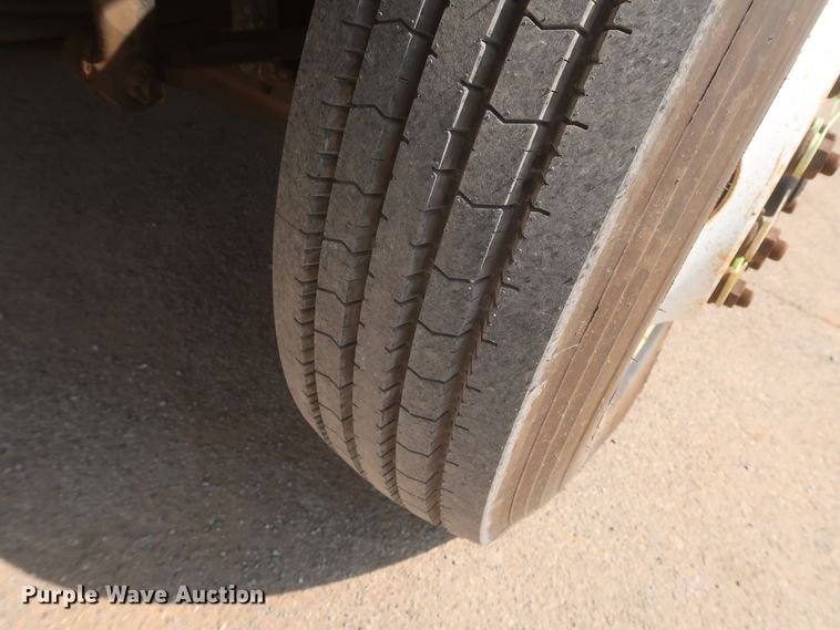 image for item HS9560 2003 International 7400  digger derrick truck