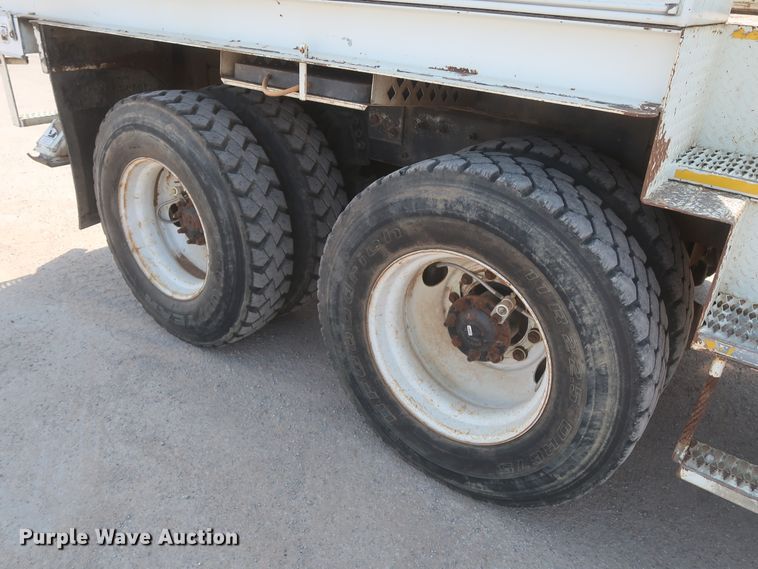 image for item HS9560 2003 International 7400  digger derrick truck