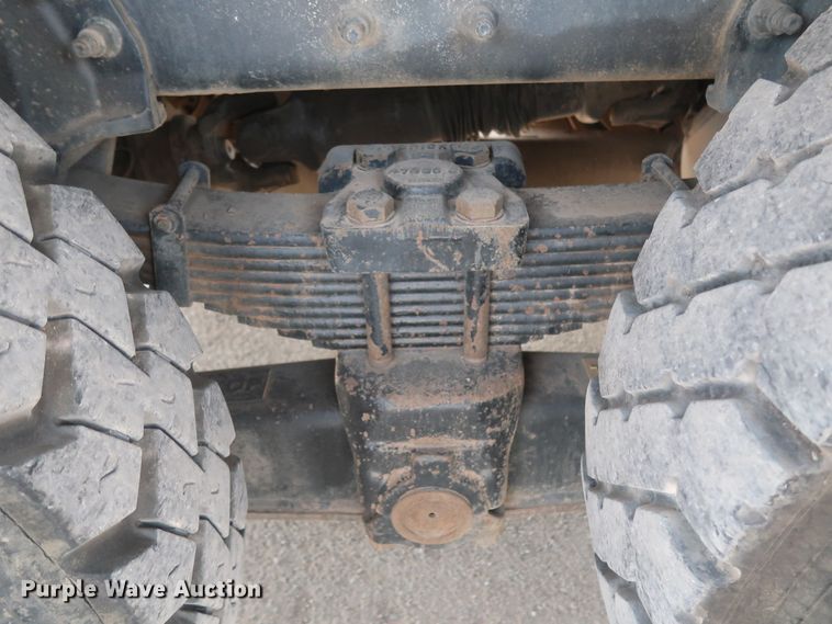 image for item HS9560 2003 International 7400  digger derrick truck