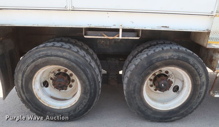 image for item HS9560 2003 International 7400  digger derrick truck