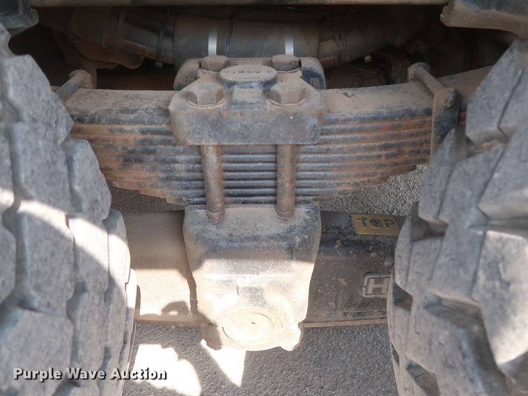 image for item HS9560 2003 International 7400  digger derrick truck