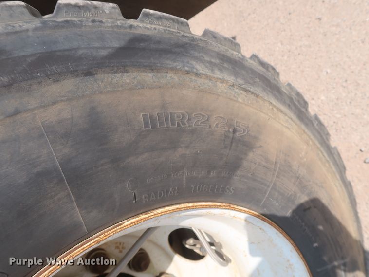 image for item HS9560 2003 International 7400  digger derrick truck