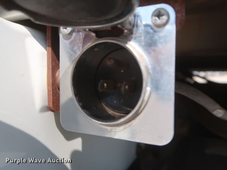 image for item HS9560 2003 International 7400  digger derrick truck