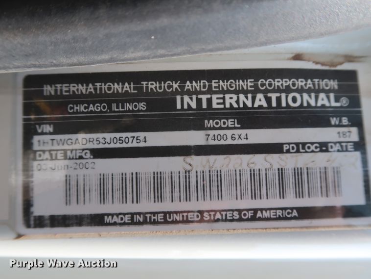 image for item HS9560 2003 International 7400  digger derrick truck