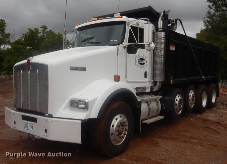 image for item HW9332 2007 Kenworth T800  dump truck