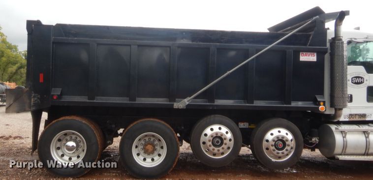 image for item HW9332 2007 Kenworth T800  dump truck