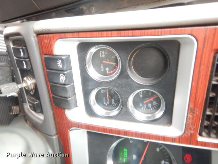 image for item HW9332 2007 Kenworth T800  dump truck